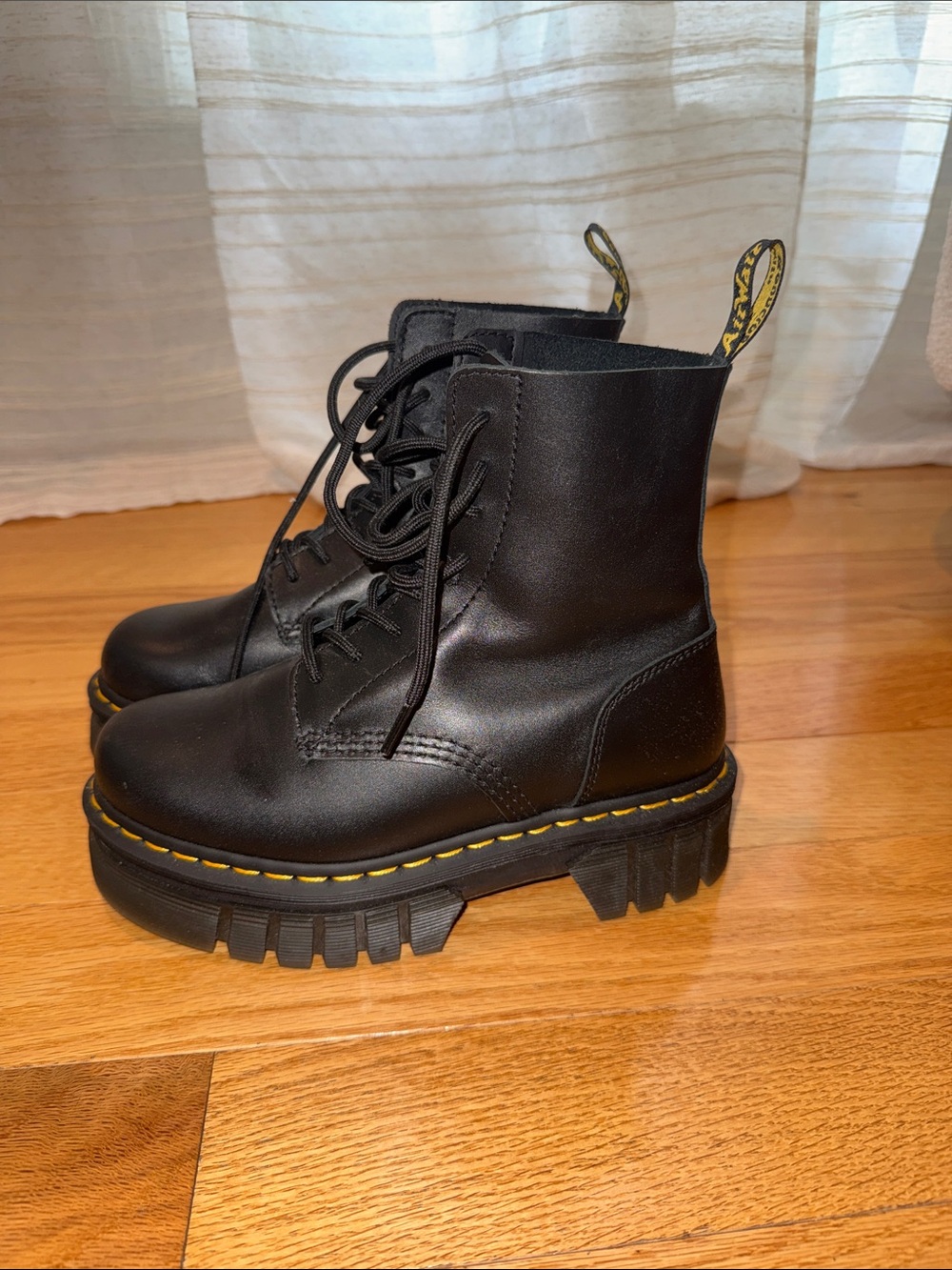 Dr. Martens Audrick 8 Eye Black Platform Combat Boots Womens Size 8 EUC